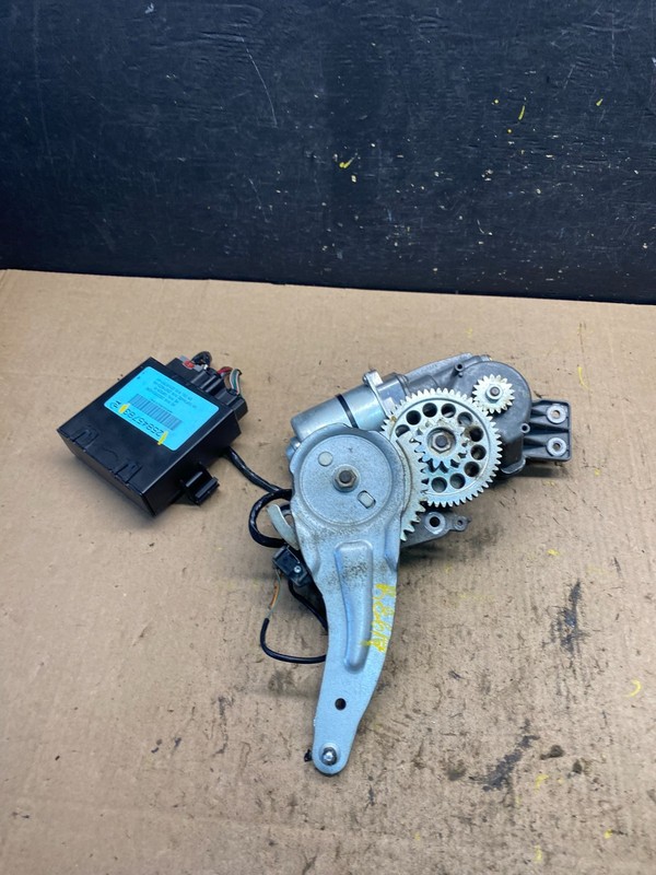 GMC Acadia Yukon TahoeRear Trunk Liftgate Power Motor Actuator OEM R8617 DG