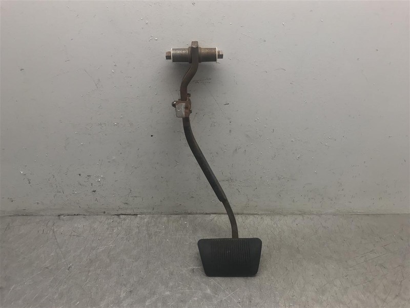 2002 JEEP LIBERTY BRAKE BREAK PEDAL OEM