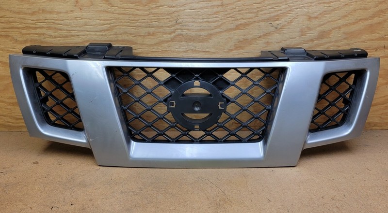2009 - 2015 NISSAN FRONTIER Front Radiator Grille 62310-ZL00B OEM