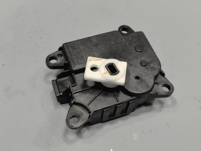 2021-2024 Nissan Rogue HVAC AC Vent Door Right Passenger Side Actuator Motor OEM