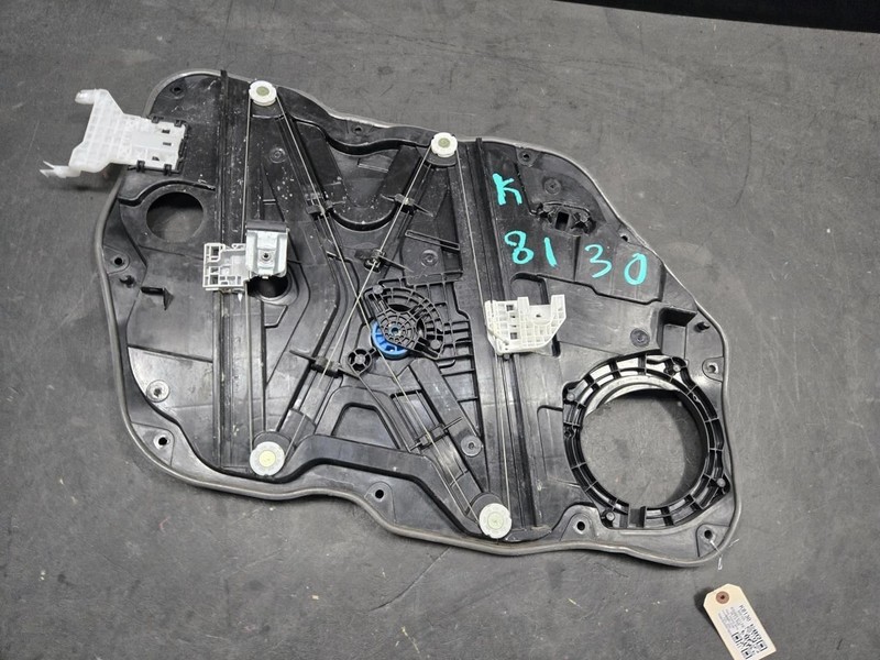 Front Right Door Window Regulator w/ Motor 2022 Kia Stinger 82460-J5010 18 - 23