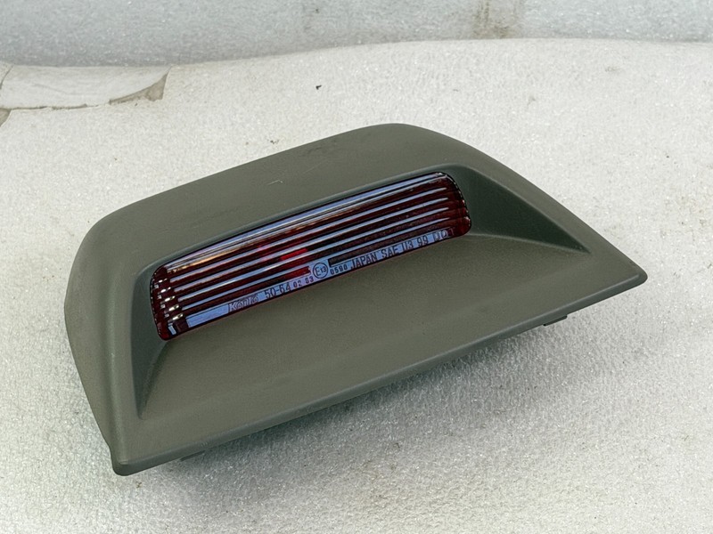2001-2006 LEXUS LS430 REAR CENTER3RD THIRD HIGH MOUNT STOP BRAKE LIGHT LAMP OE