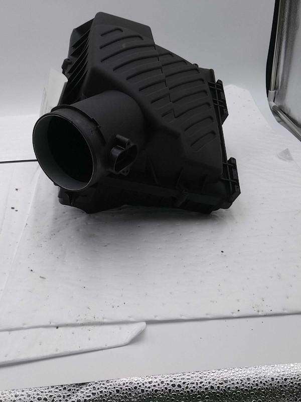 2011 Buick LaCrosse 3.6L Air Cleaner Assembly OEM 13279567 Used