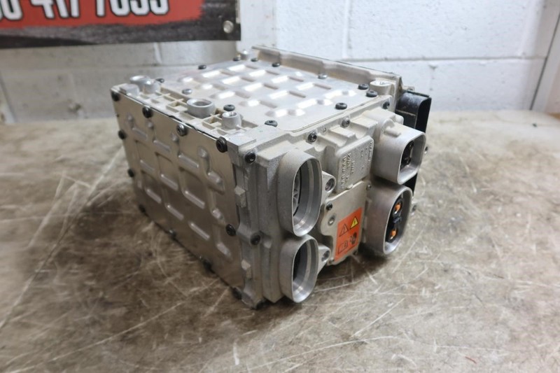 2021 2022 2023 Jeep Wrangler JL Hybrid OEM Power Inverter Module 05185101