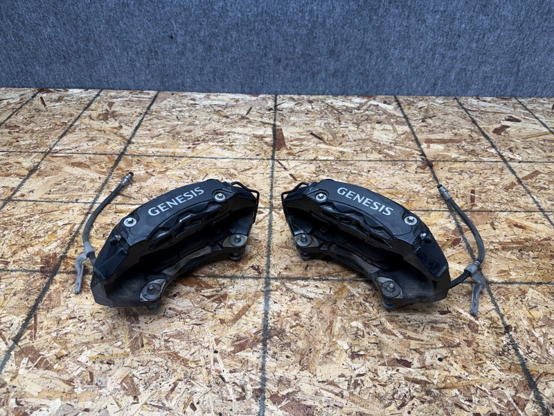 GENESIS GV70 2022-2026 OEM FRONT LEFT AND RIGHT DISC BRAKE CALIPERS SET ASSEMBLY