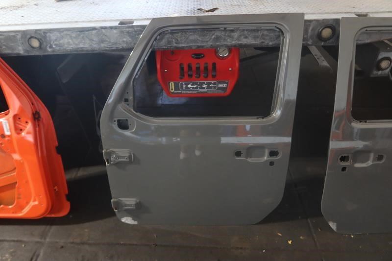 2018-2023 Jeep Wrangler Gladiator OEM Front Left LH Driver Door Shell 68281911