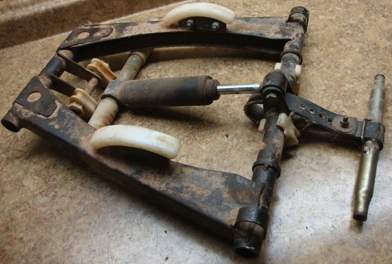85 Snowmobile Yamaha XL540 SRV 540 XL-V SR Idler Roller Shaft Wheel Mount Shock