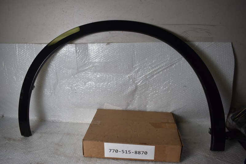 HONDA FENDER FLARE LEFT SIDE FACTORY OEM 85517829