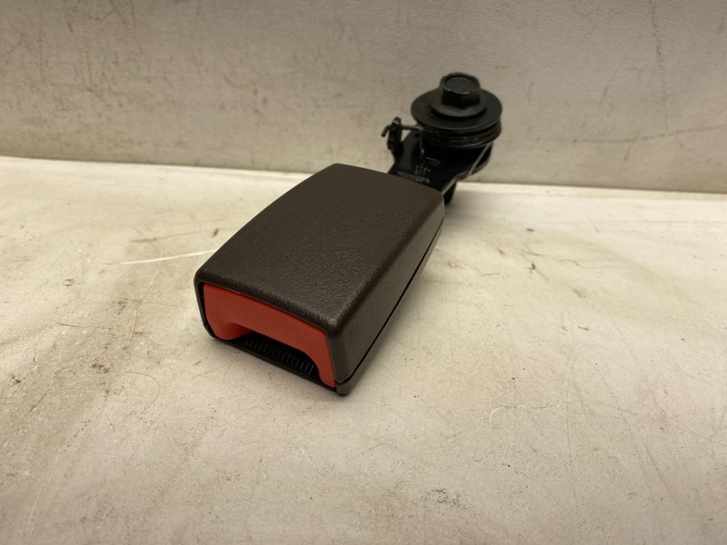 2013-2017 BUICK ENCLAVE 3RD ROW REAR RIGHT SIDE SEATBELT BUCKLE LATCH RECEIVER