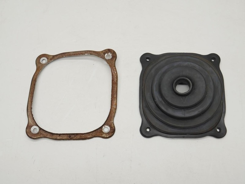 2003-2008 NISSAN 350Z Z33 M/T MANUAL SHIFTER INSULATOR RUBBER GROMMET OEM