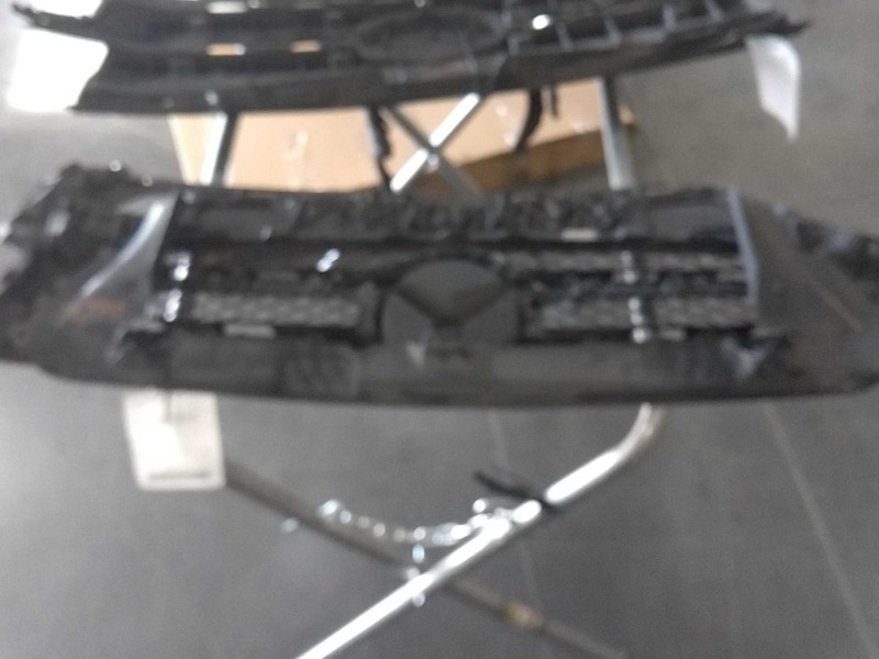 2019 Mercedes-Benz GLC-Class Grille Red OEM 0008172116, 89000 Miles