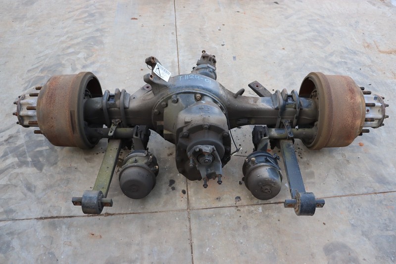 2008-2017 FREIGHTLINER CASCADIA 125 FRONT REAR DRIVE AXLE RATIO 3.42 OEM