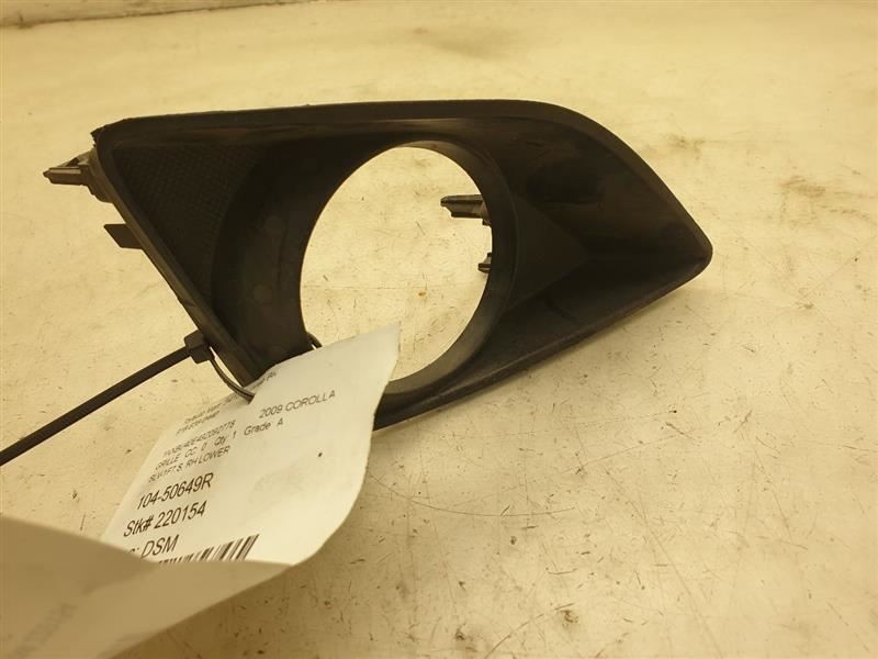 09-10 TOYOTA COROLLA PASSENGER SIDE LOWER BUMPER MOUNTED GRILLE ASSEMBLY