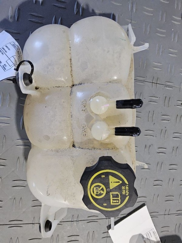 Coolant Reservoir Fits 19-25 SIERRA 1500 PICKUP 3586058
