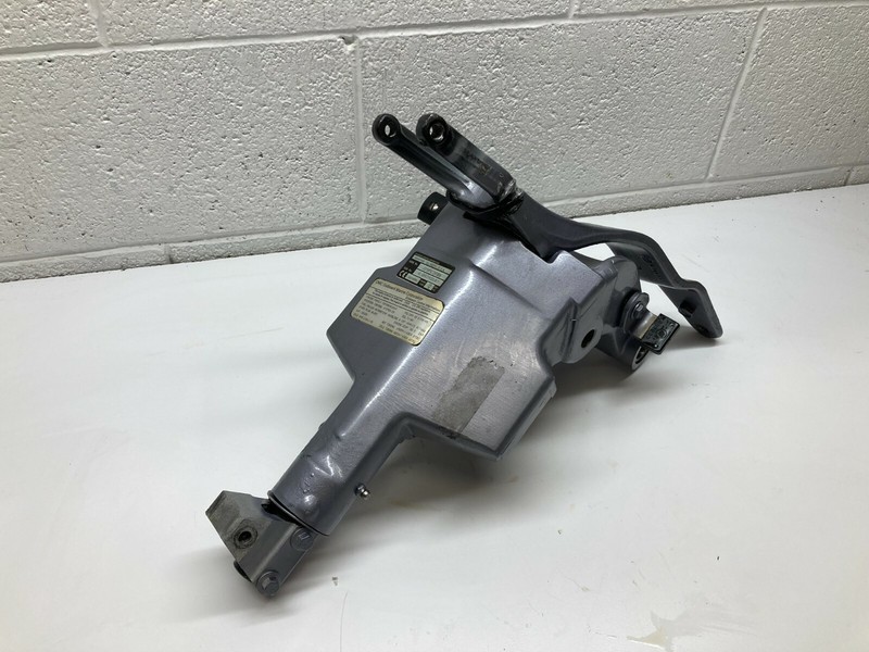 J5 1997-01 Johnson Evinrude Steering Arm Assembly 438298 0438298 25 35 HP 3 cyl