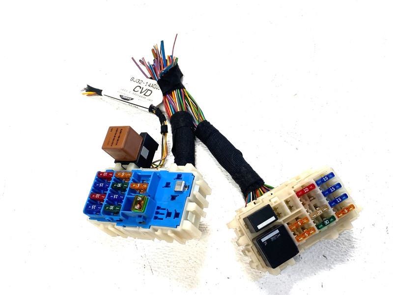 2012-2014 RANGE ROVER EVOQUE FUSE RELAY BOX OEM #A0.27