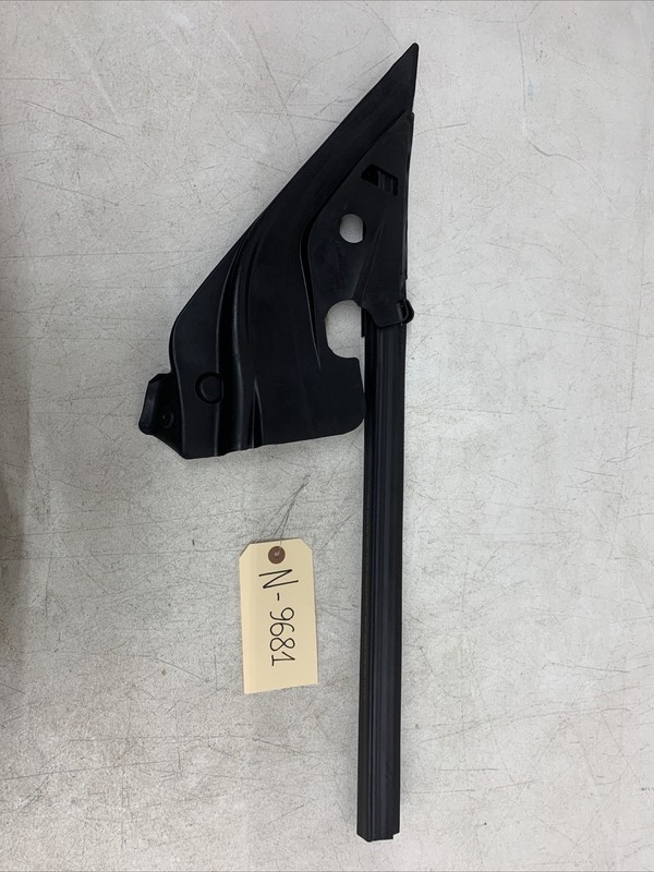 20-22 Tesla Y Front Right A-Pillar Flag Glass Run Weatherstrip Seal 9681 B113