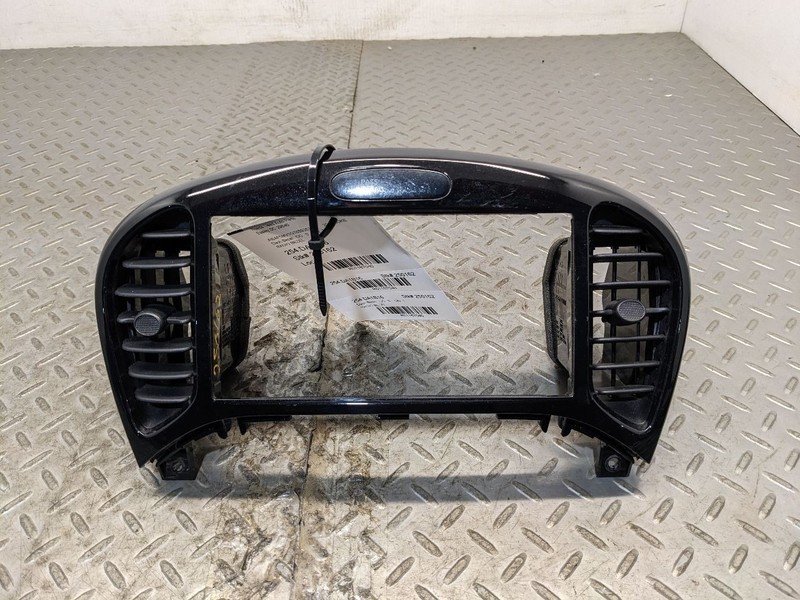 2011-2017 NISSAN JUKE NISMO RS CENTER DASH RADIO TRIM BEZEL 1167040