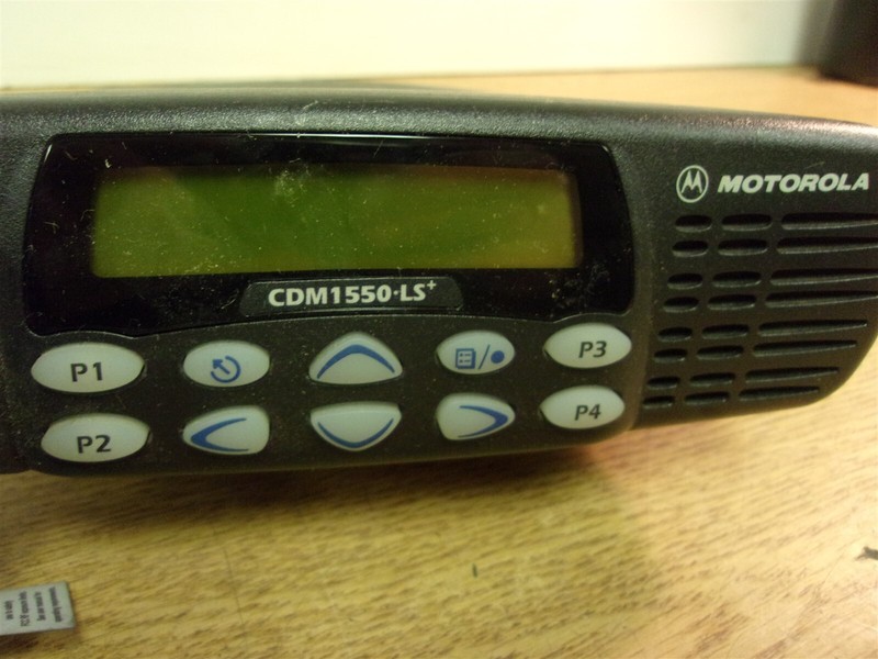 Motorola CDM1550-LS+ (UHF) Radio w/ AARMN4025C Microphone Bracket aam25rkf9dp6n