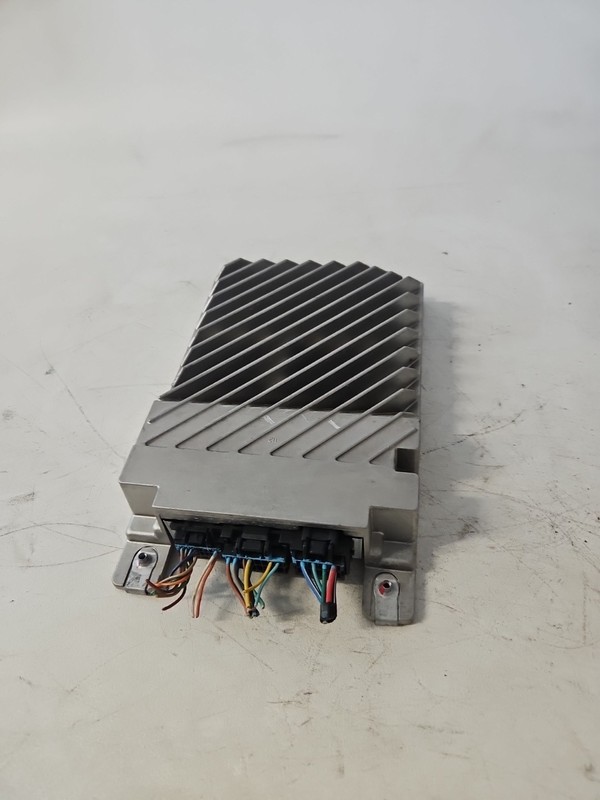 2010-2015 GMC Terrain Radio AMP Amplifier Control Module OEM 20880430 tested