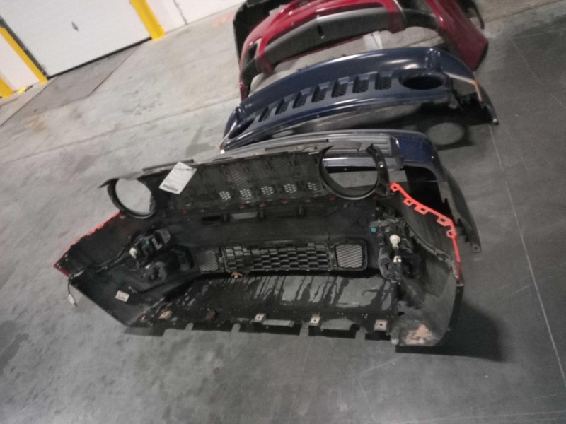 2017 Jeep Renegade Orange Front Bumper Assembly OEM 95000 Miles