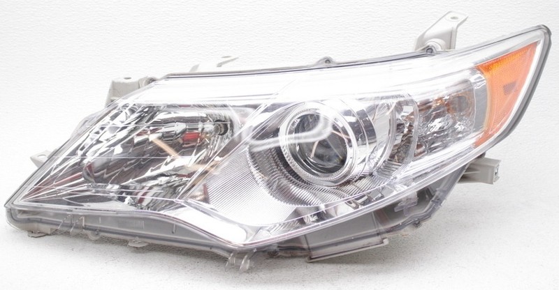 This Aftermarket Halogen Headlamp Fits Toyota Camry 8115006470