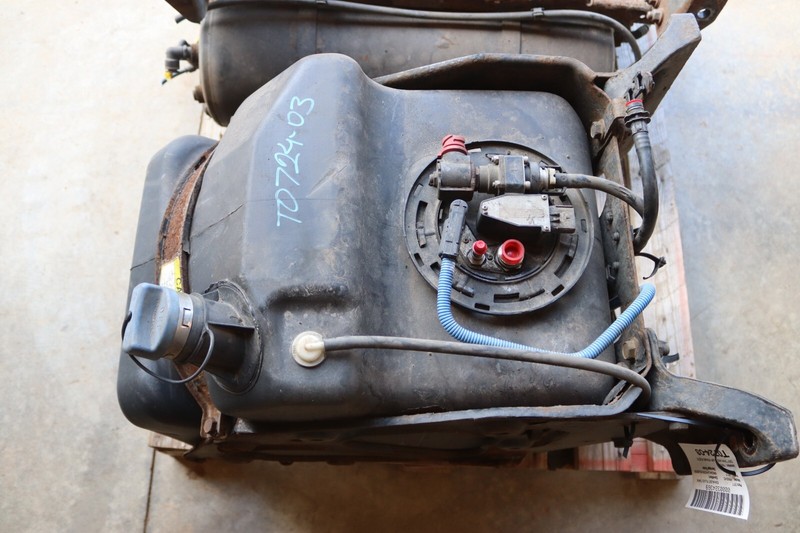17-24 FREIGHTLINER CASCADIA 126 DIESEL DEF TANK RESERVOIR AND PUMP OEM