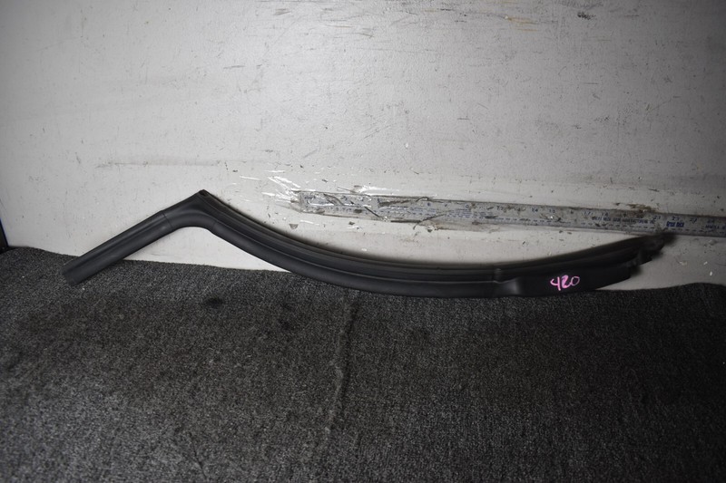 2014-2017 LAND ROVER SPORT HSE REAR RIGHT DOOR SEAL FACTORY OEM
