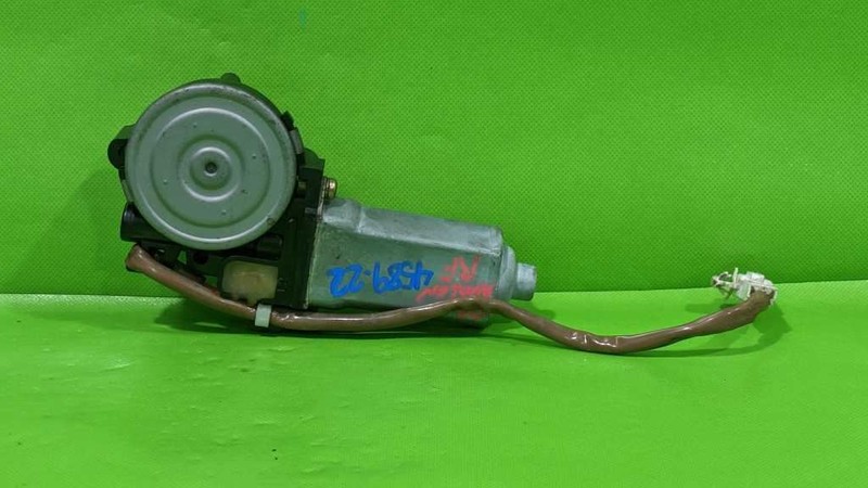 00-04 AVALON PASSENGER RIGHT FRONT WINDOW MOTOR OEM 4589-22