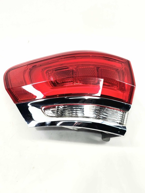 2014-21 Jeep Gr Cherokee Ltd RH Psgr Quarter Panel Mounted Tail Light Chr Bezel