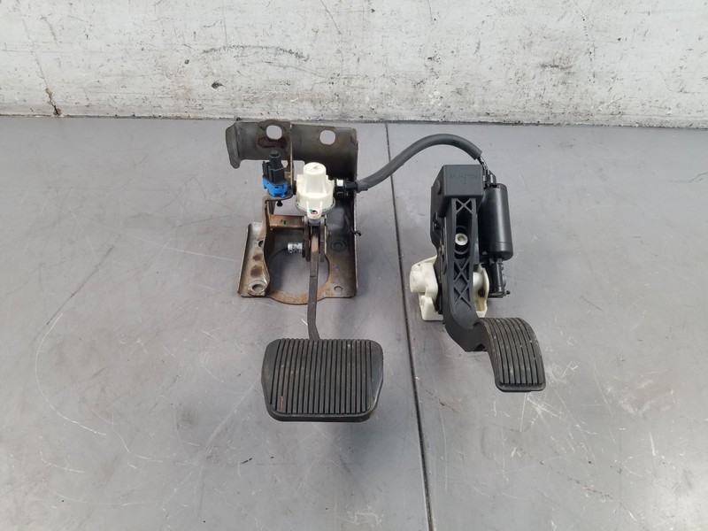 2003 03 04 Mercury Marauder Adjustable Throttle / Brake Pedal Assembly #4504 S3