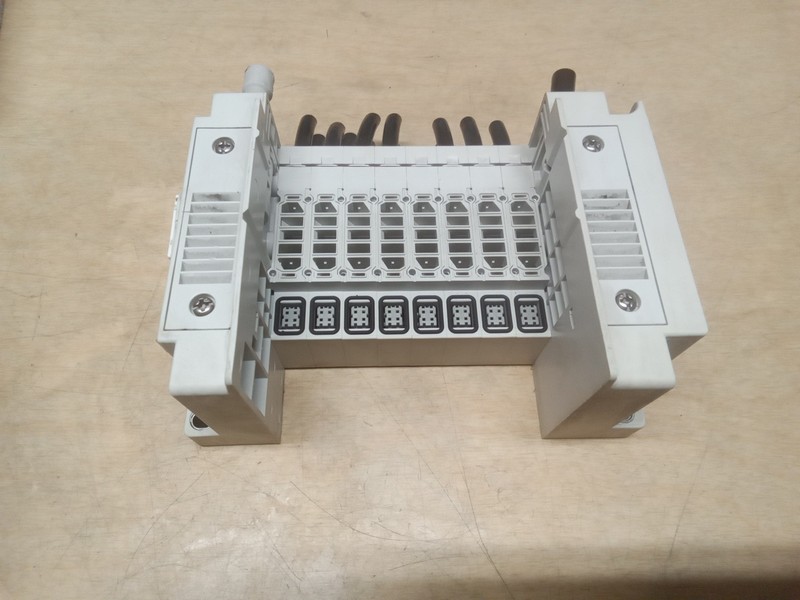 SMC SS5Y31-E4R048 8 Port Manifold Block