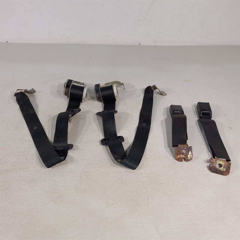 94-95 Ford Mustang Coupe Rear Seat Belt Retractors & Latches Lh Rh Set Aa7417