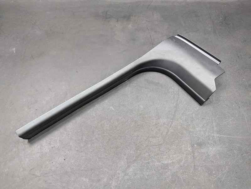 Front Right Door Sill Scuff Plate 2018 Mercedes CLA 250 2466805602 2014 - 2019