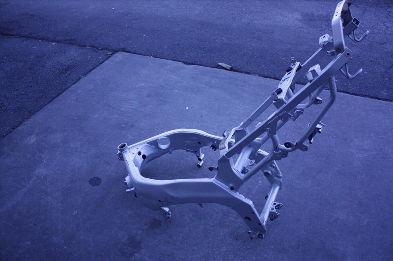 2000 YAMAHA YZF 600 R MAIN FRAME CHASSIS BODY YZF600 YZF600R 00 *