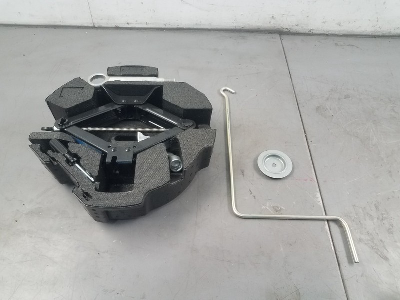 2010 Subaru WRX STi Tire Jack Kit #7397 E4
