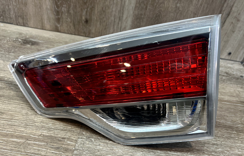 2016-2019 TOYOTA HIGHLANDER RH INNER TAILLIGHT ASSY OEM