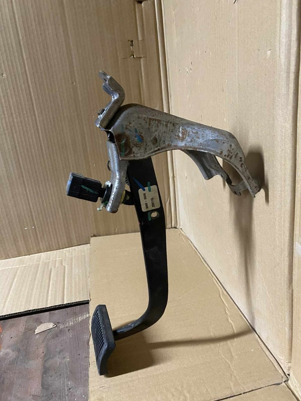 11-2014 HYUNDAI SONATA AT BRAKE PEDAL 32800-3Q200OEM