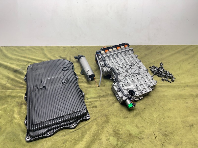 10-19 OEM BMW F15 F25 X3 M235i M550 750i 8HP Transmission Valve Body Mechatronic