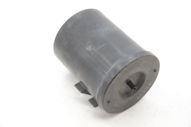 1986-1991 Mazda RX7 FC Fuel Vapor Evaporation Canister Assembly
