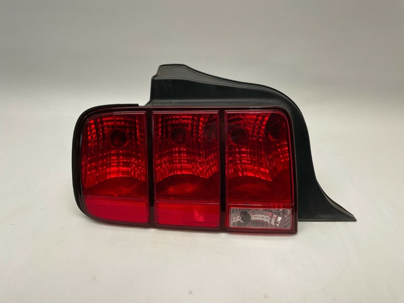 2005-2009 FORD MUSTANG GT ROUSH SHELBY DRIVER LEFT SIDE REAR BRAKE TAIL LIGHT