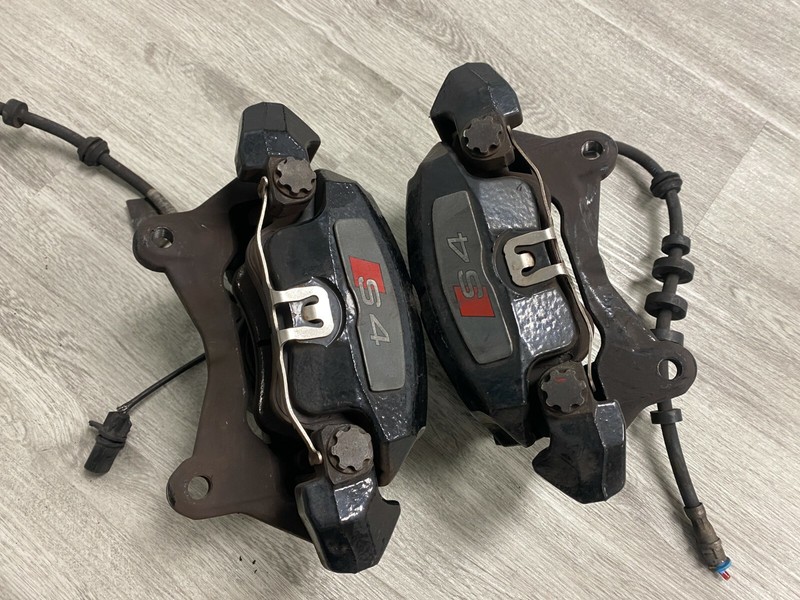 Audi S4 2013-2016 OEM Front brake calipers Left and Right 8K0615124 / 8K0615123