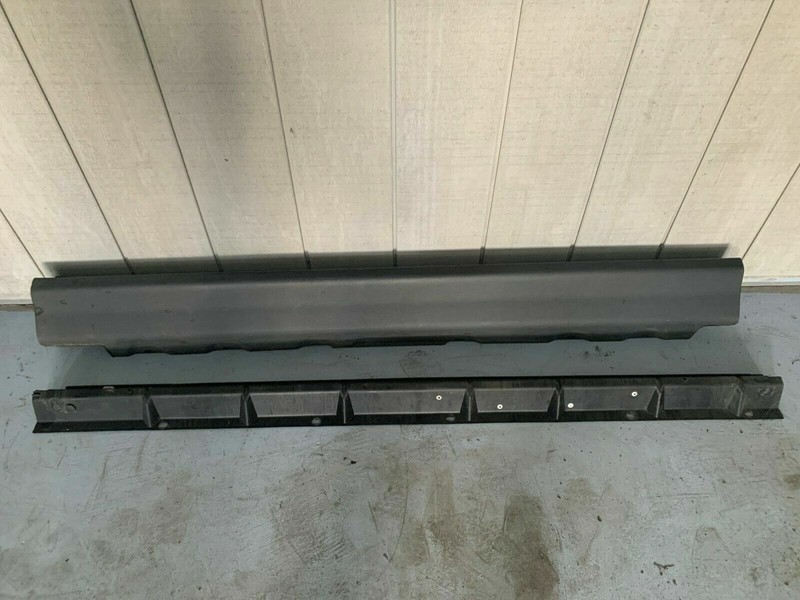00 01 02 03 04 05 06 BMW E53 X5 ROCKER PANEL SKIRT MOLDING BRACKET LEFT OEM