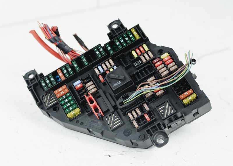 2009-2012 BMW 535i 550i 750i 5 7 Series Rear Trunk Fuse Box OEM 9210857 TD0132