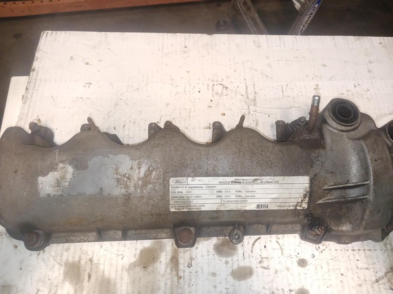 2012 FORD EXPEDITION 5.4L right side Valve Cover OEM 12