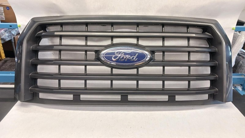 15-'17 FORD F150 XLT center Grille Magnetic Gray OEM Grade A!