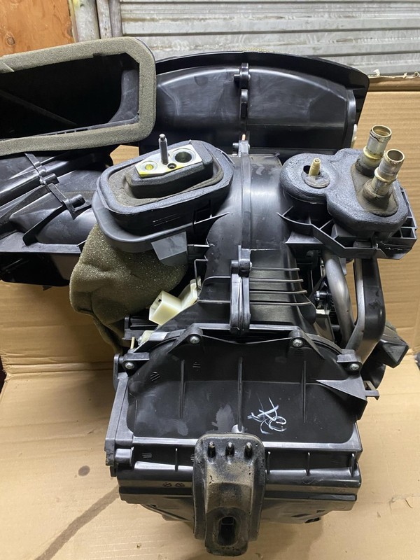 Used HVAC And Blower Motor fits: 2015 Ford Fiesta