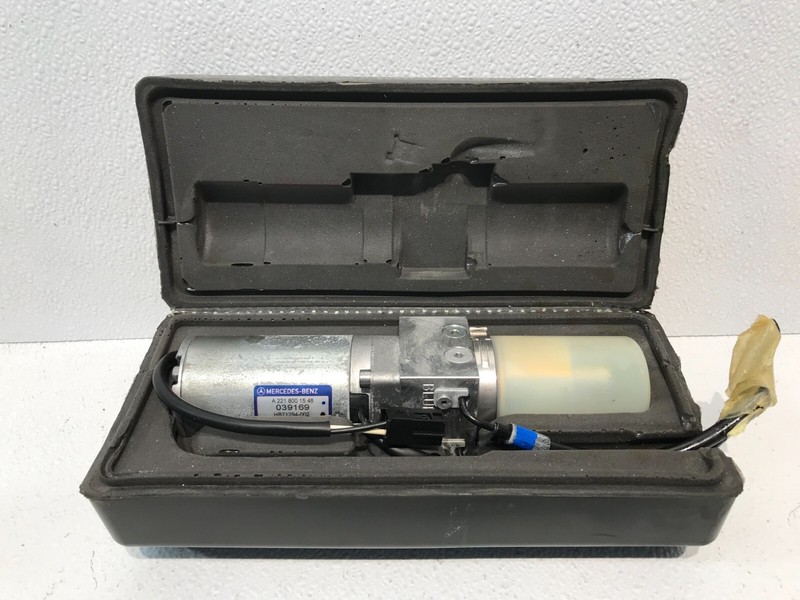 07-13 Mercedes-Benz W221 S550 Rear Trunk Open Lid Hydraulic Pump Module Case OEM