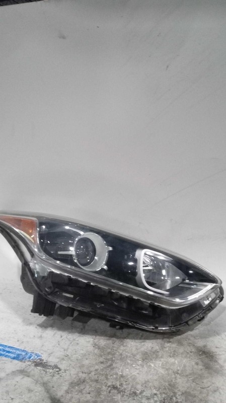 2019 KIA Forte Right Headlight Assembly Black Used SCRATCH, SCUFF 106K Miles