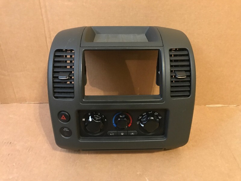 05-12 NISSAN FRONTIER XTERRA PATHFINDER CLIMATE CONTROL VENTS PANEL RADIO BEZEL